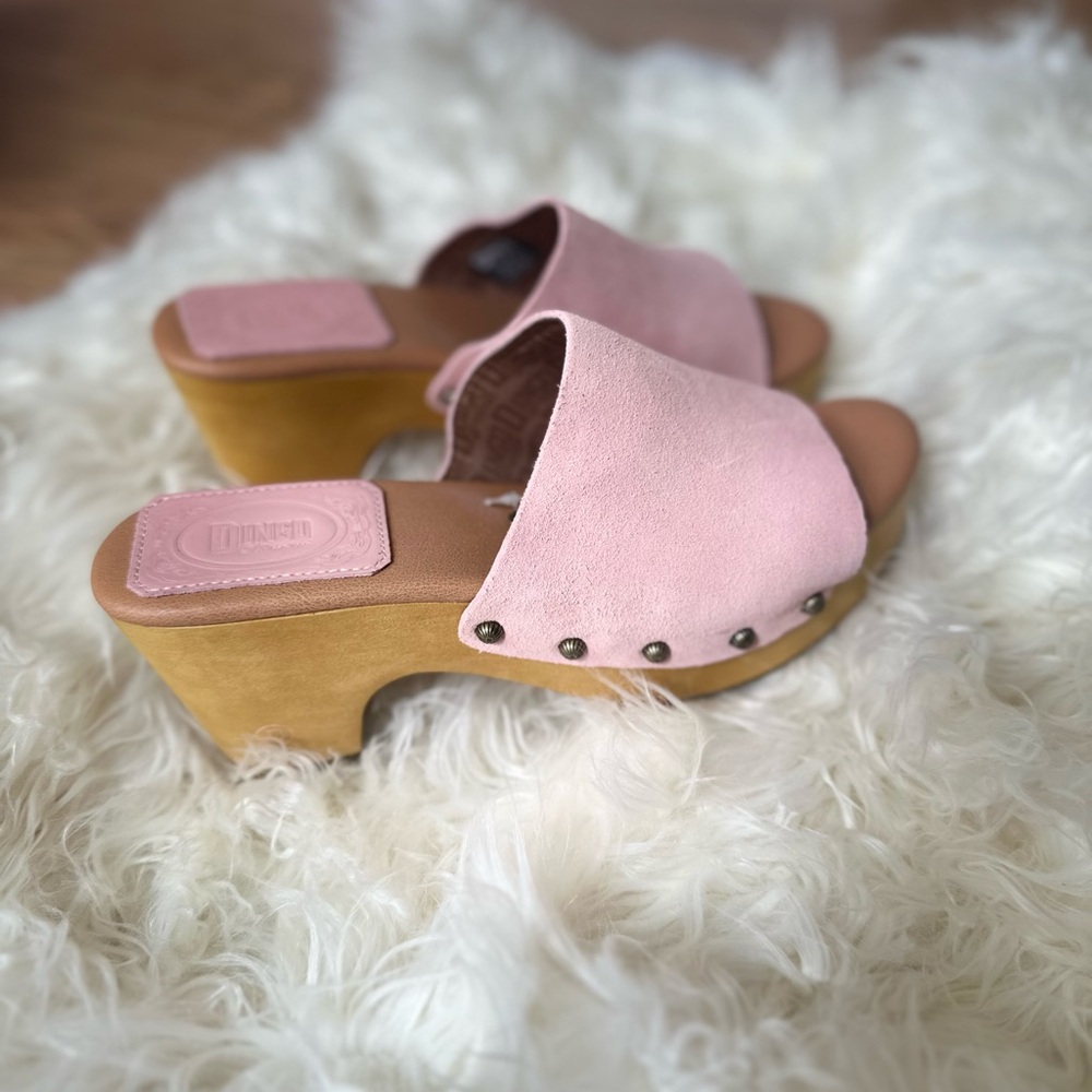 Dingo Pink Clogs sandals! Size 9- BRAND NEW